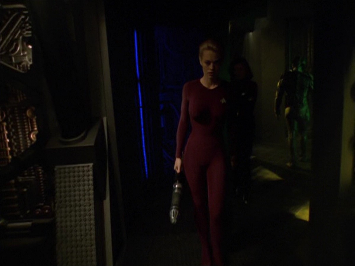 ariane179254_StarTrekVoyager_5x15_5x16_DarkFrontier_3175.jpg