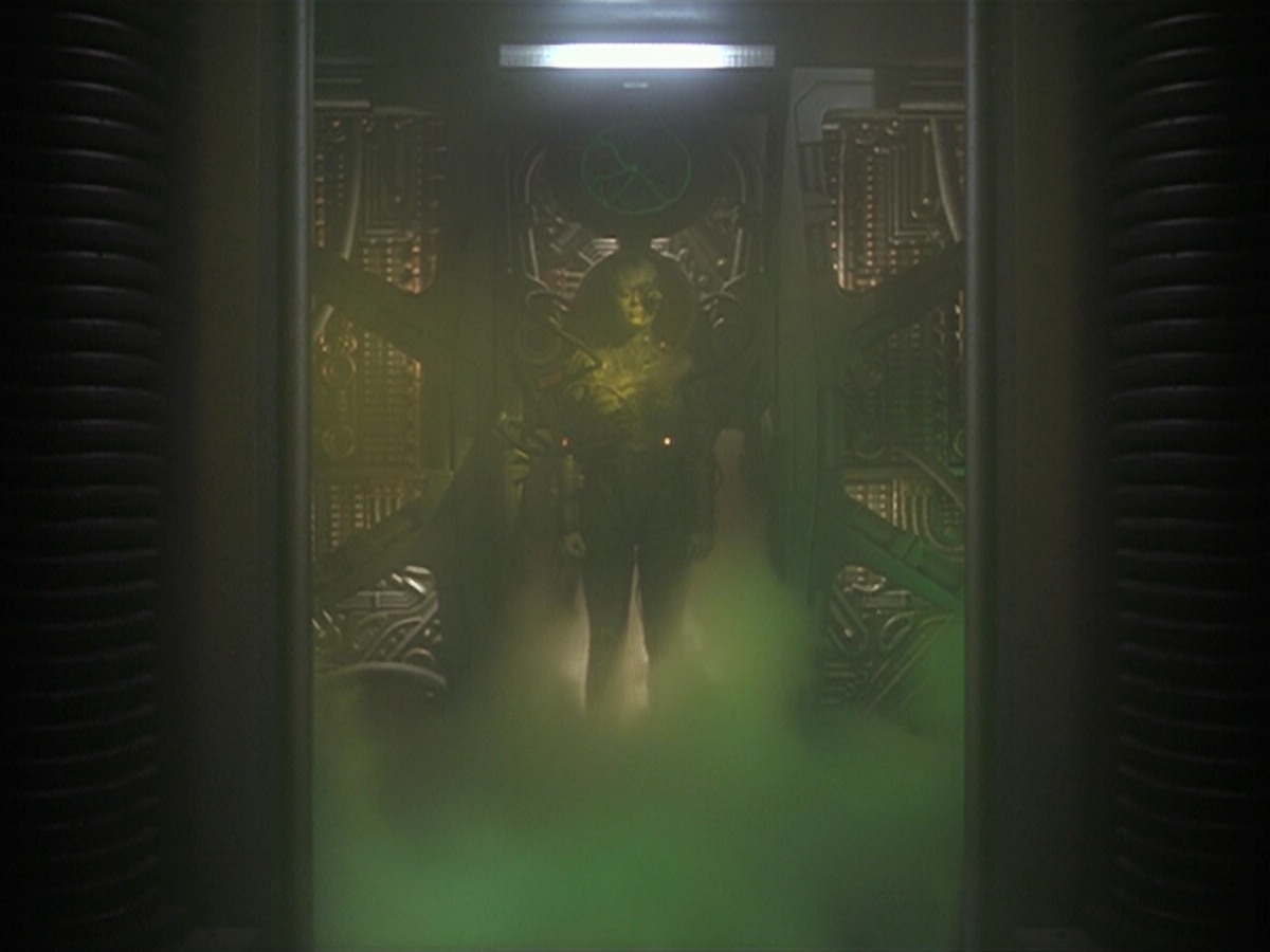 ariane179254_StarTrekVoyager_5x15_5x16_DarkFrontier_3187.jpg
