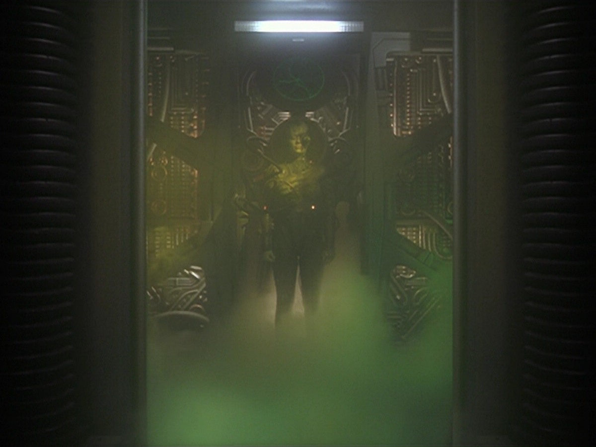 ariane179254_StarTrekVoyager_5x15_5x16_DarkFrontier_3188.jpg