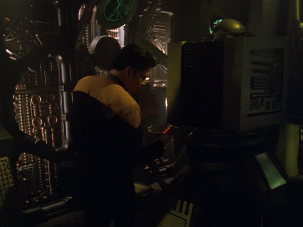 ariane179254_StarTrekVoyager_5x15_5x16_DarkFrontier_3214.jpg