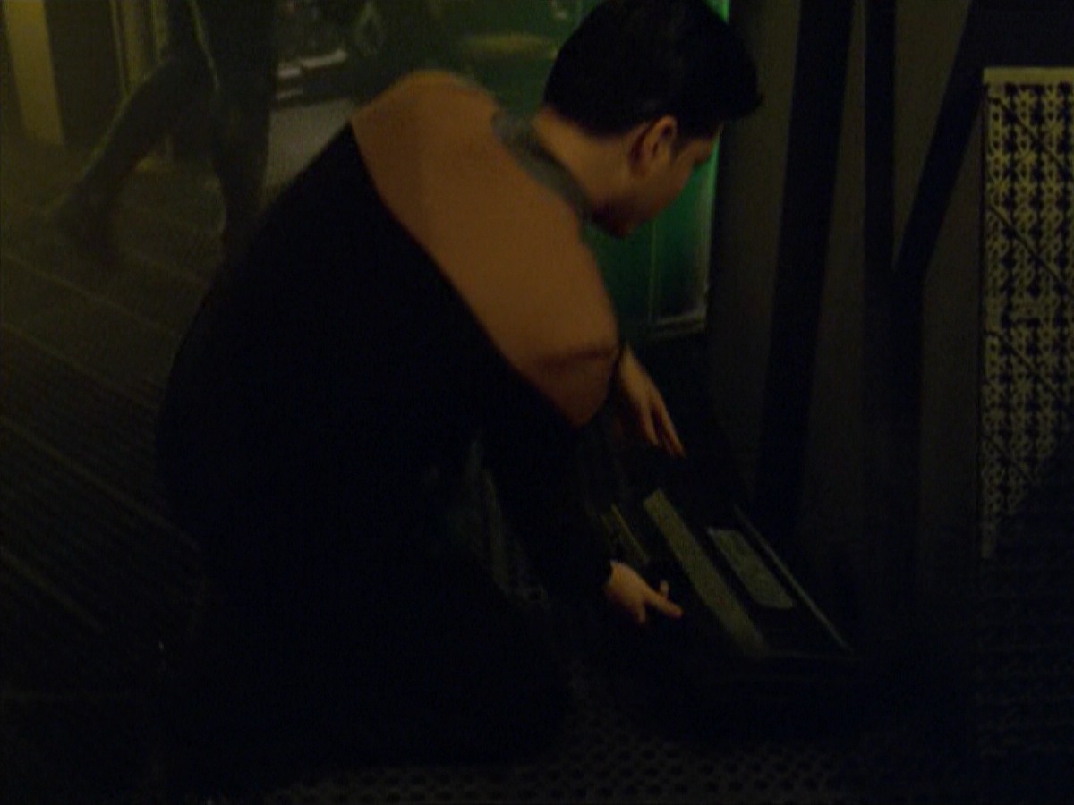 ariane179254_StarTrekVoyager_5x15_5x16_DarkFrontier_3223.jpg