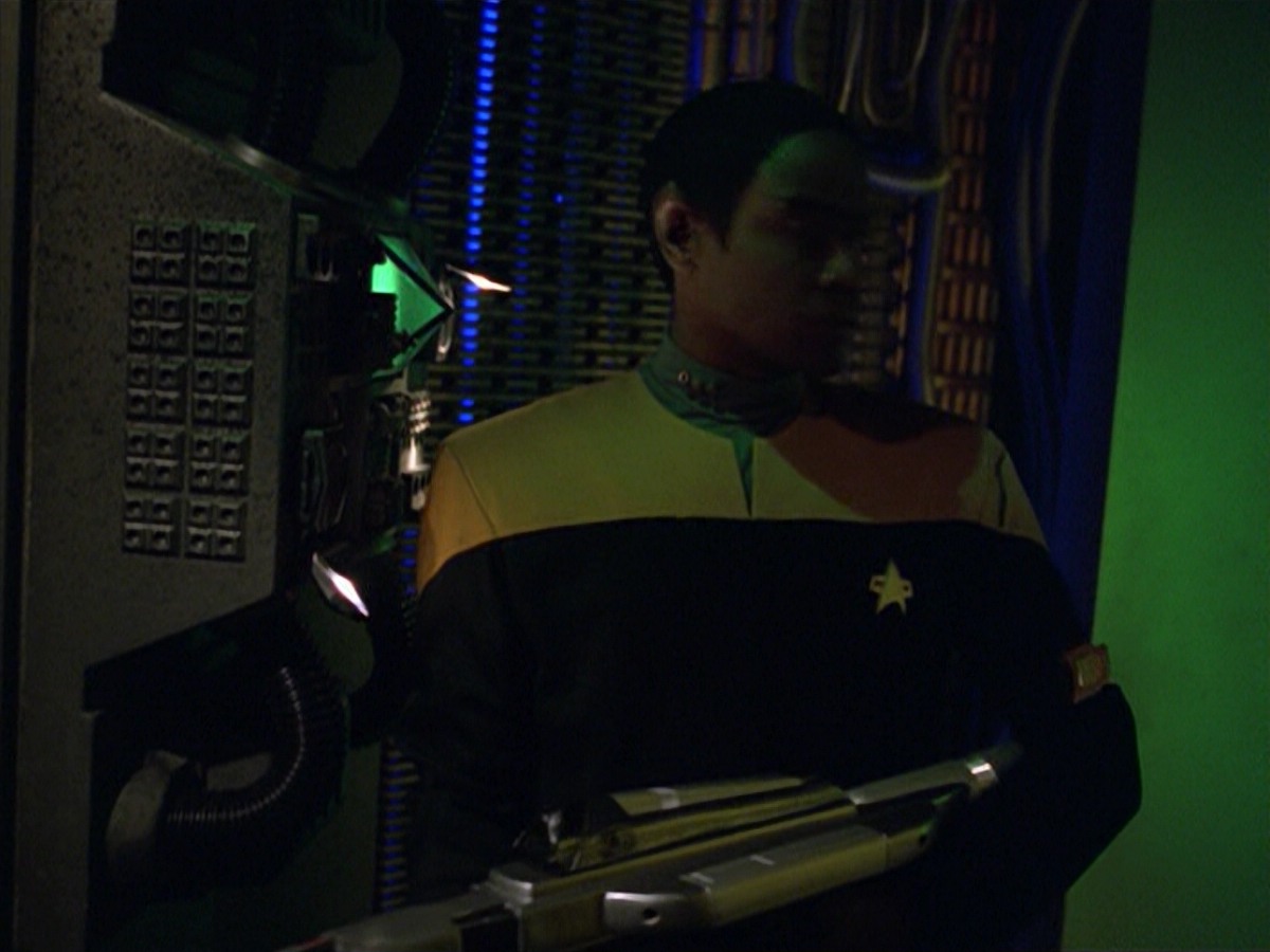 ariane179254_StarTrekVoyager_5x15_5x16_DarkFrontier_3227.jpg