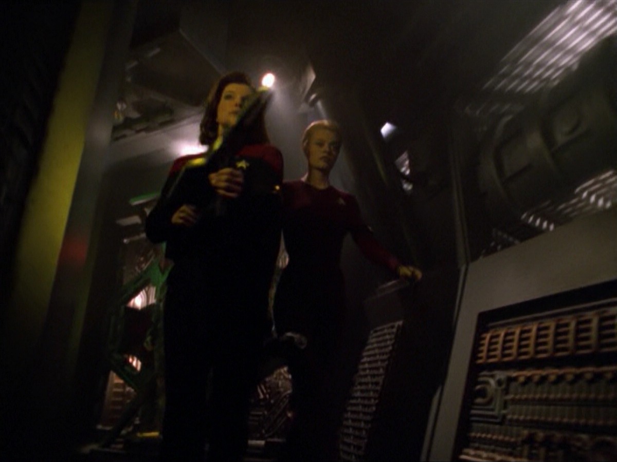 ariane179254_StarTrekVoyager_5x15_5x16_DarkFrontier_3236.jpg
