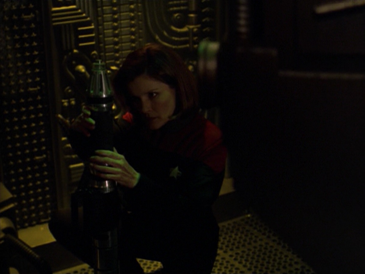 ariane179254_StarTrekVoyager_5x15_5x16_DarkFrontier_3253.jpg