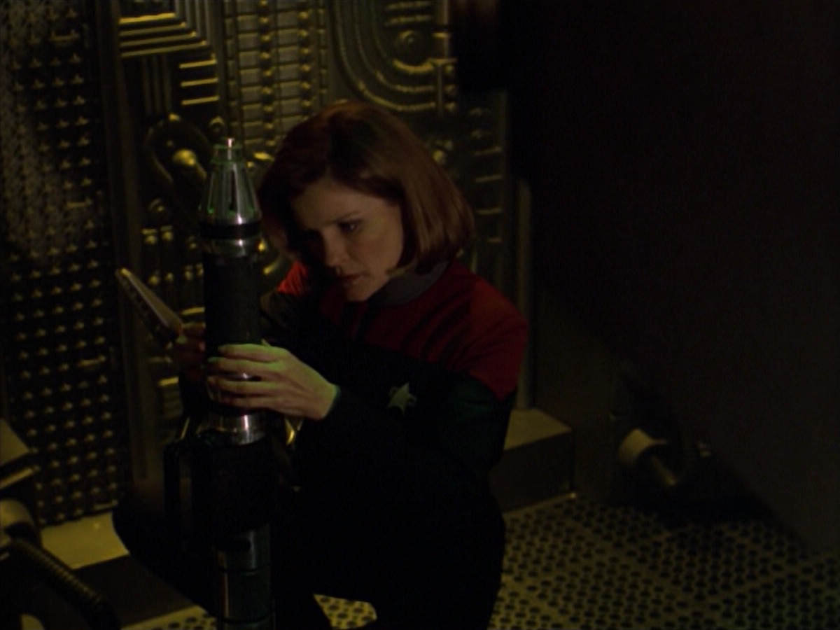 ariane179254_StarTrekVoyager_5x15_5x16_DarkFrontier_3254.jpg