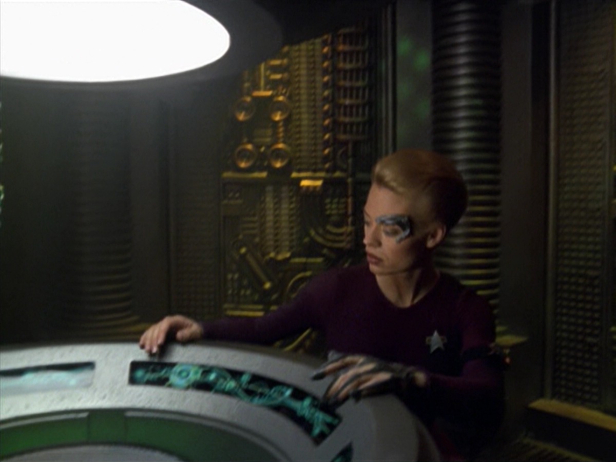 ariane179254_StarTrekVoyager_5x15_5x16_DarkFrontier_3256.jpg