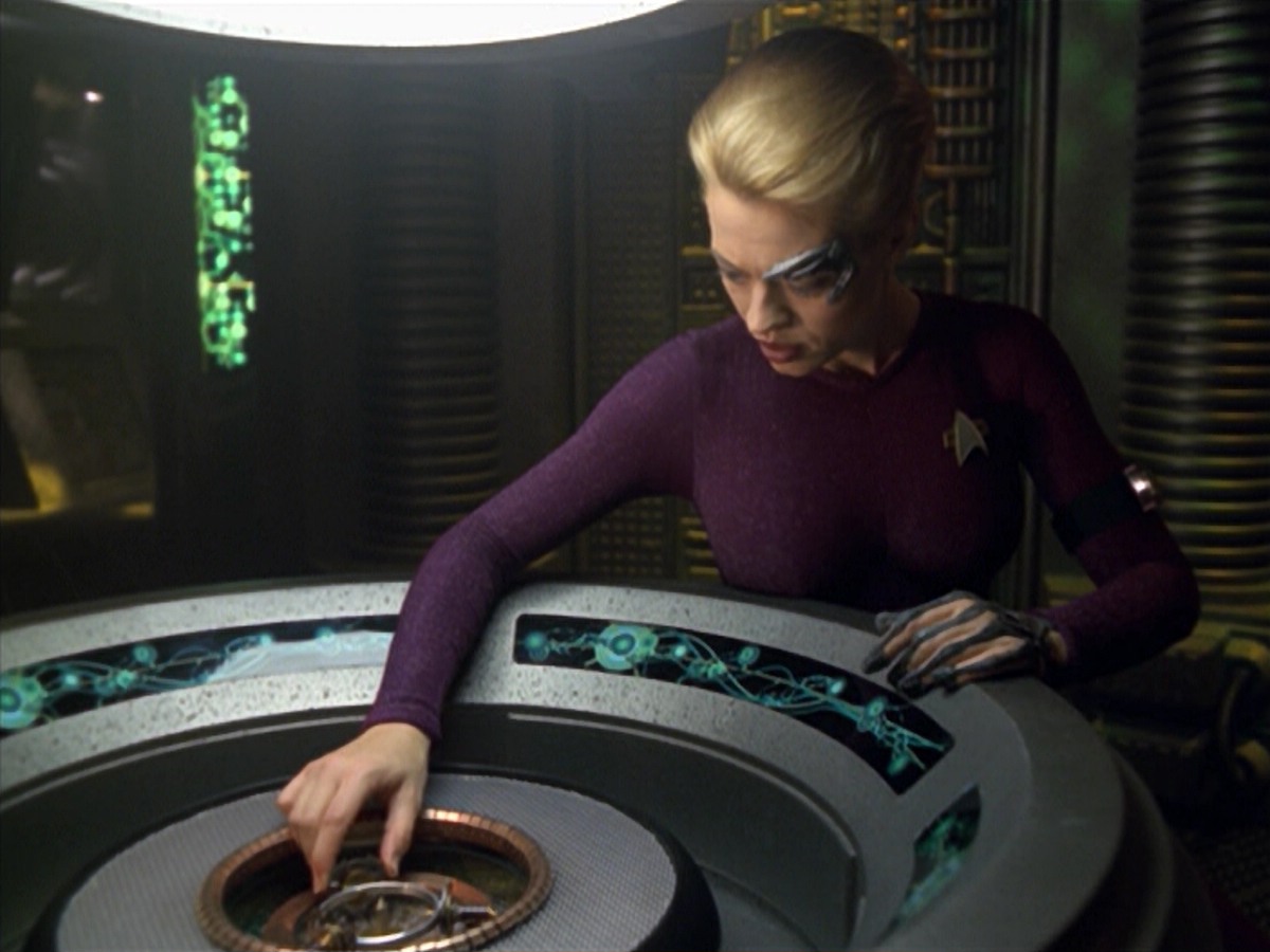 ariane179254_StarTrekVoyager_5x15_5x16_DarkFrontier_3279.jpg