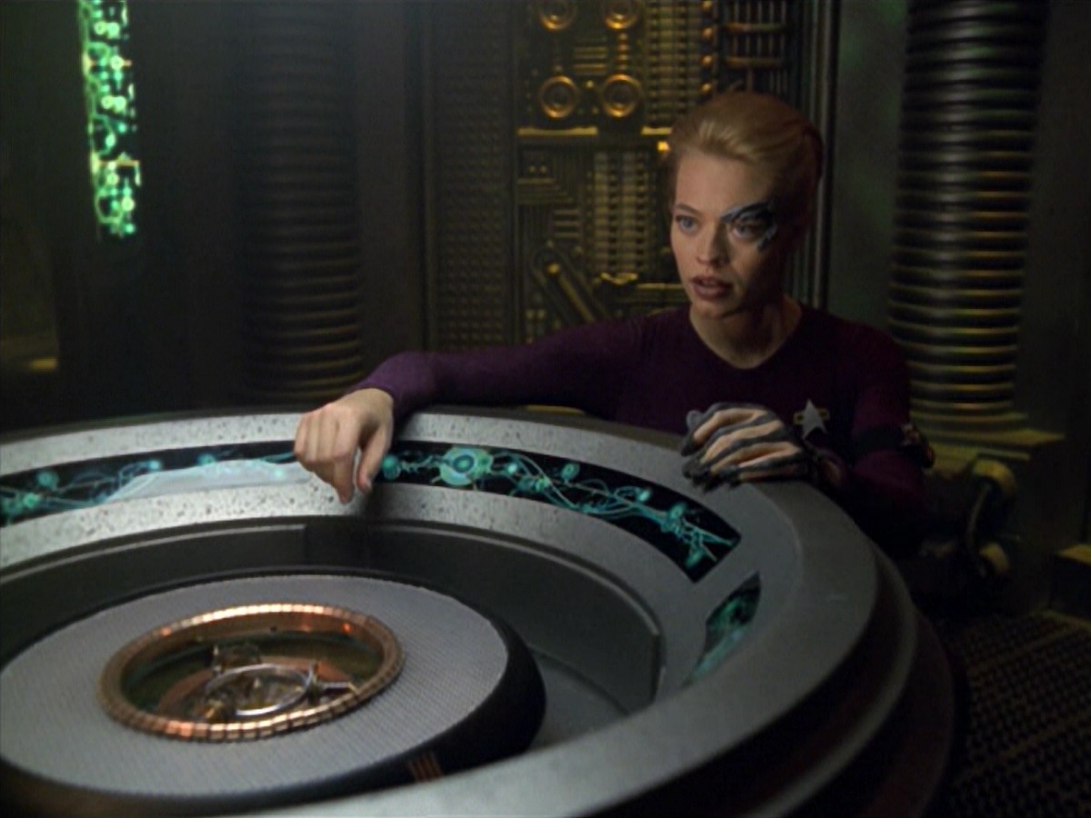 ariane179254_StarTrekVoyager_5x15_5x16_DarkFrontier_3282.jpg