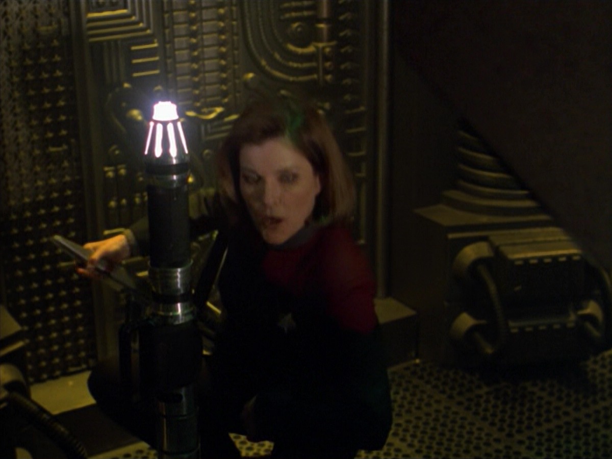 ariane179254_StarTrekVoyager_5x15_5x16_DarkFrontier_3284.jpg