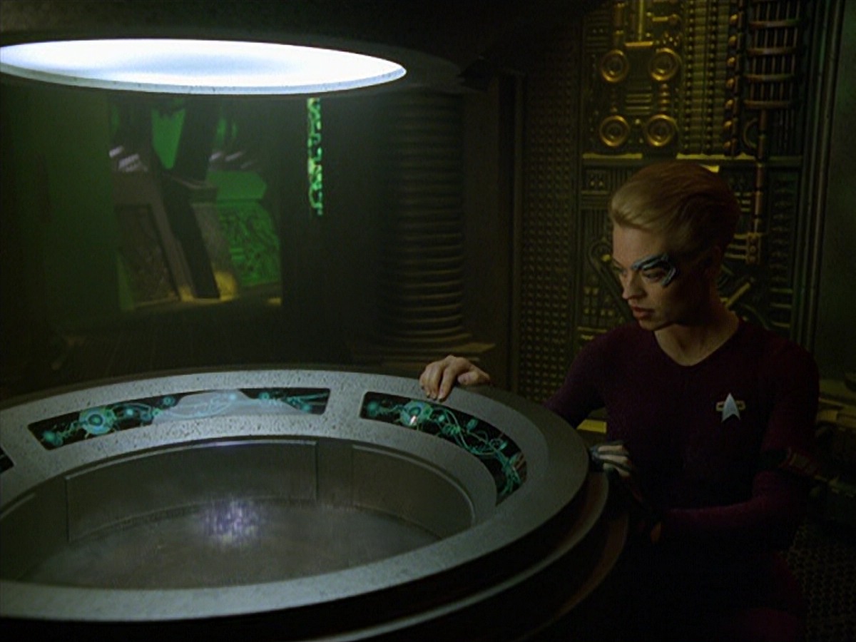 ariane179254_StarTrekVoyager_5x15_5x16_DarkFrontier_3303.jpg