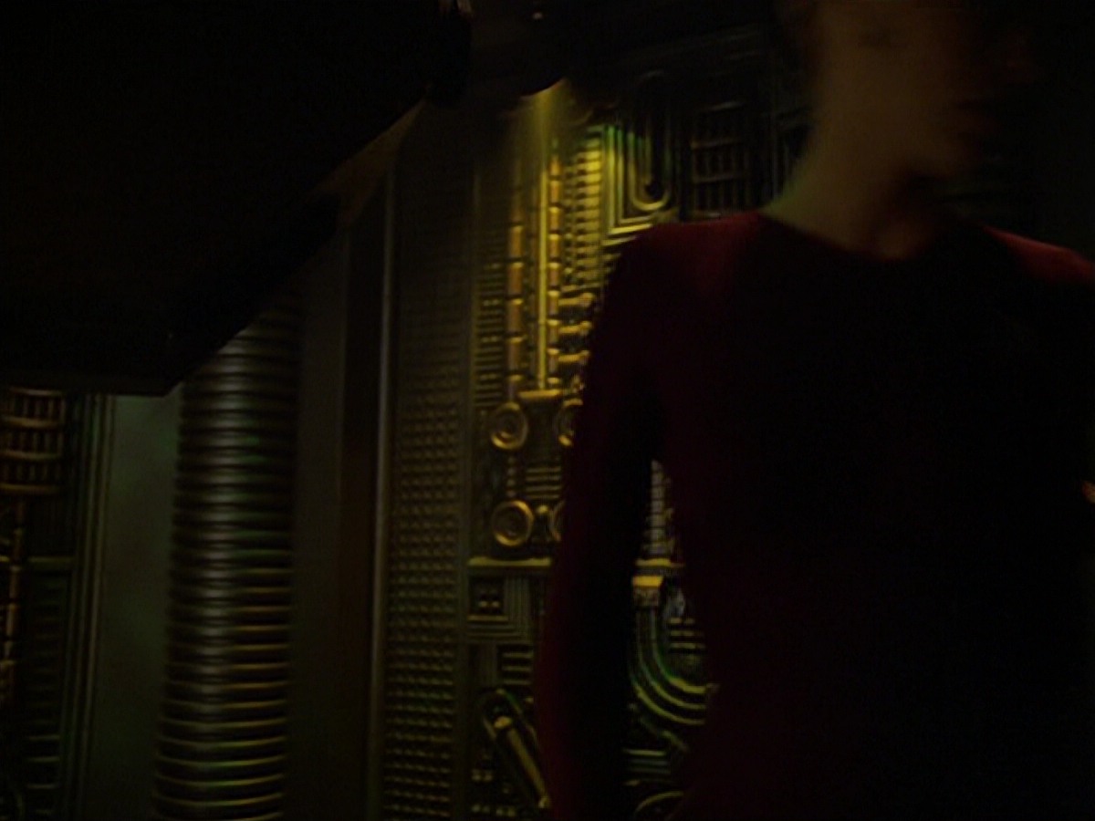 ariane179254_StarTrekVoyager_5x15_5x16_DarkFrontier_3307.jpg