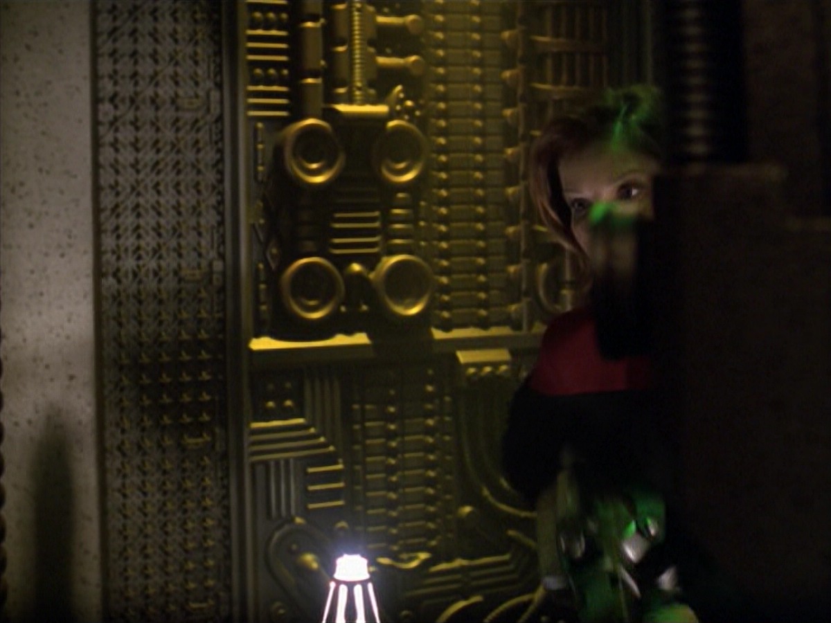 ariane179254_StarTrekVoyager_5x15_5x16_DarkFrontier_3308.jpg