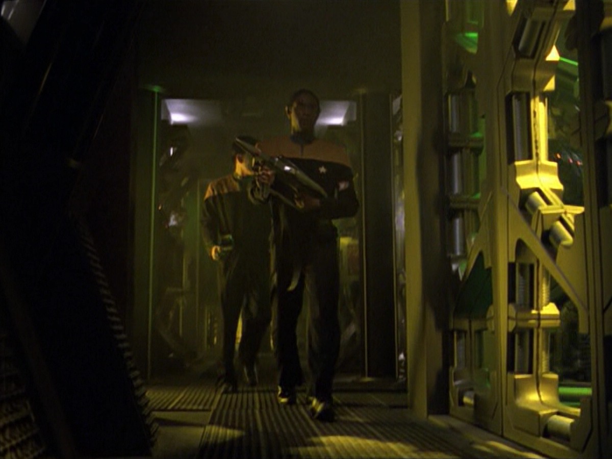 ariane179254_StarTrekVoyager_5x15_5x16_DarkFrontier_3315.jpg