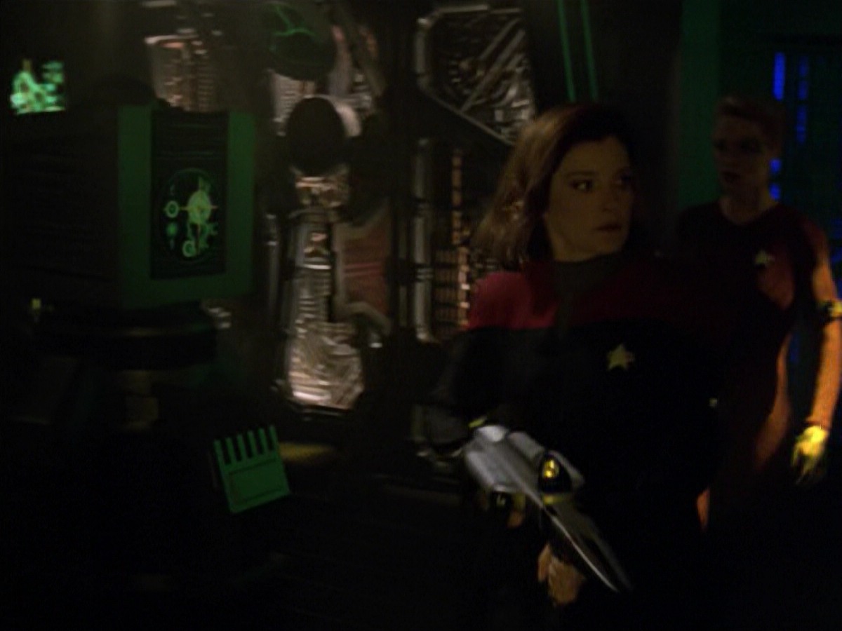 ariane179254_StarTrekVoyager_5x15_5x16_DarkFrontier_3323.jpg