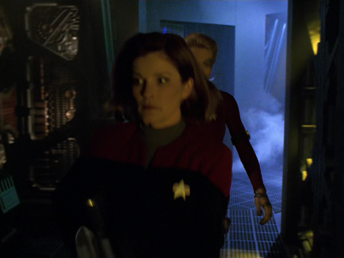 ariane179254_StarTrekVoyager_5x15_5x16_DarkFrontier_3324.jpg