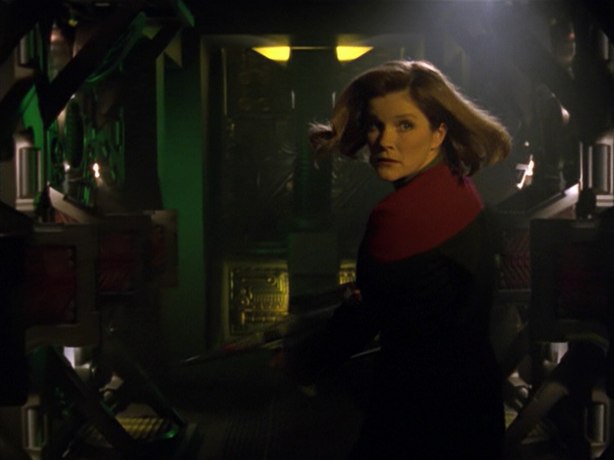 ariane179254_StarTrekVoyager_5x15_5x16_DarkFrontier_3329.jpg