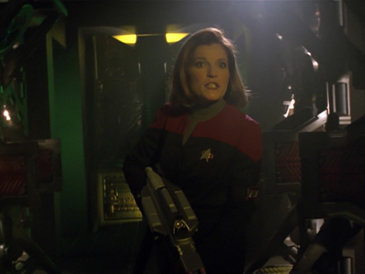ariane179254_StarTrekVoyager_5x15_5x16_DarkFrontier_3331.jpg