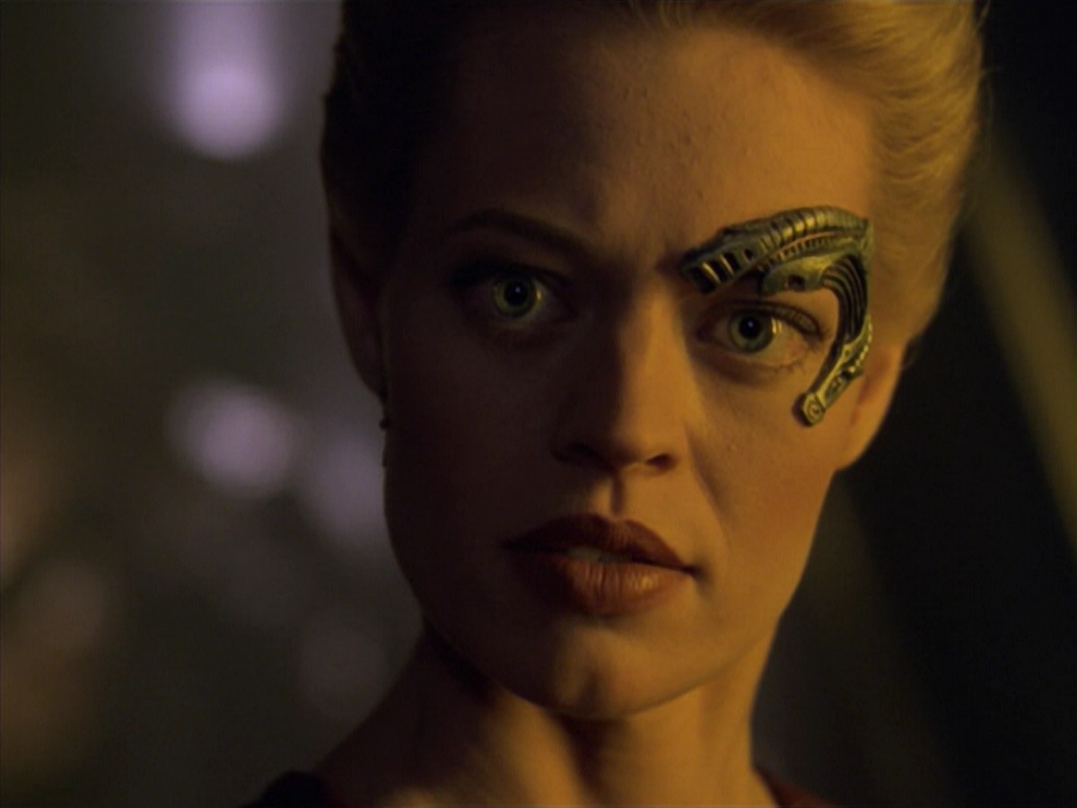 ariane179254_StarTrekVoyager_5x15_5x16_DarkFrontier_3345.jpg