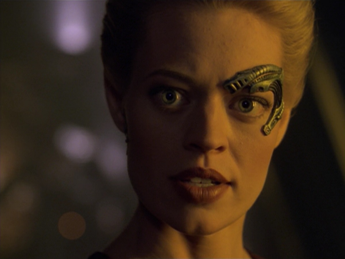 ariane179254_StarTrekVoyager_5x15_5x16_DarkFrontier_3350.jpg