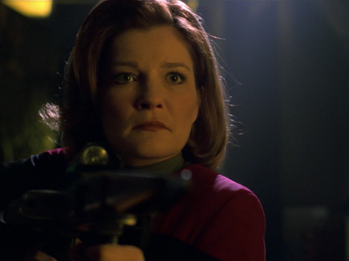 ariane179254_StarTrekVoyager_5x15_5x16_DarkFrontier_3352.jpg