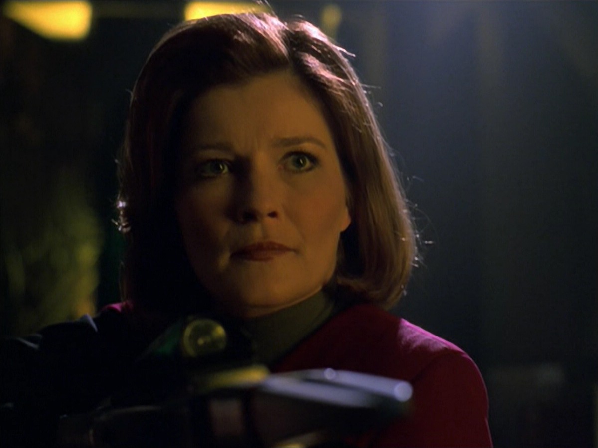 ariane179254_StarTrekVoyager_5x15_5x16_DarkFrontier_3362.jpg