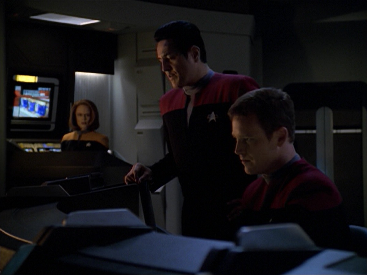 ariane179254_StarTrekVoyager_5x15_5x16_DarkFrontier_3369.jpg