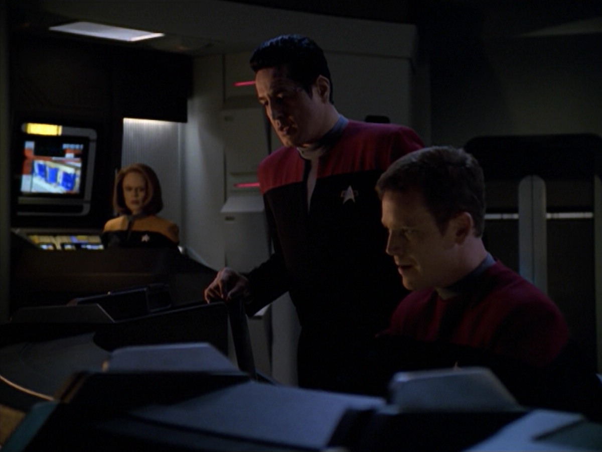 ariane179254_StarTrekVoyager_5x15_5x16_DarkFrontier_3372.jpg