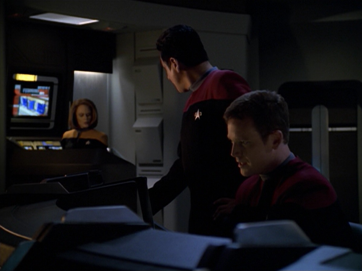 ariane179254_StarTrekVoyager_5x15_5x16_DarkFrontier_3374.jpg