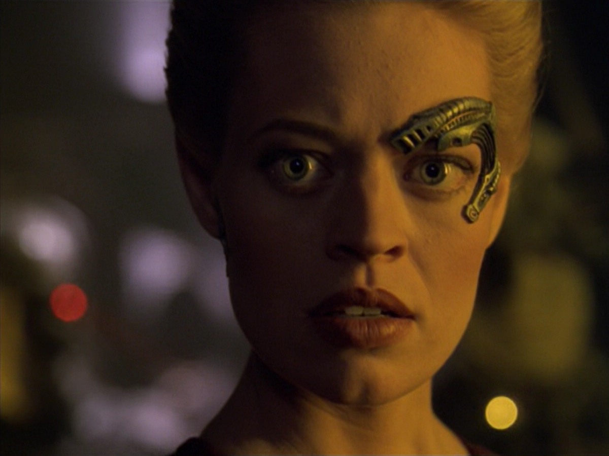 ariane179254_StarTrekVoyager_5x15_5x16_DarkFrontier_3393.jpg