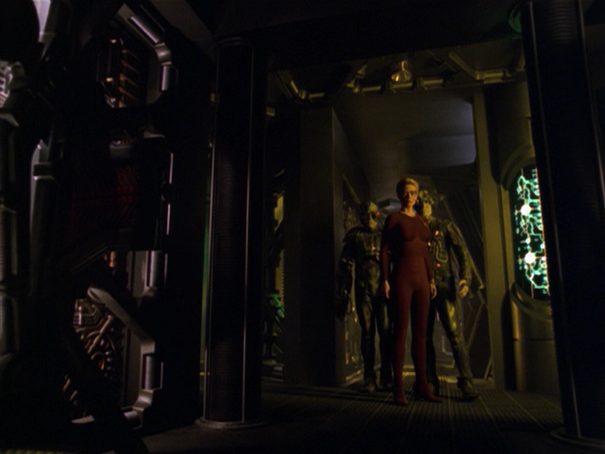 ariane179254_StarTrekVoyager_5x15_5x16_DarkFrontier_3399.jpg
