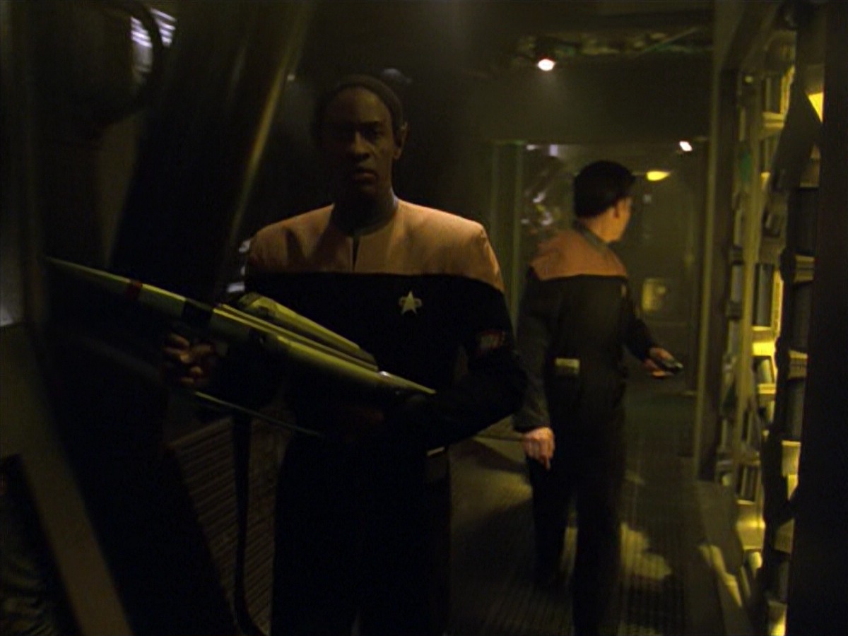 ariane179254_StarTrekVoyager_5x15_5x16_DarkFrontier_3406.jpg