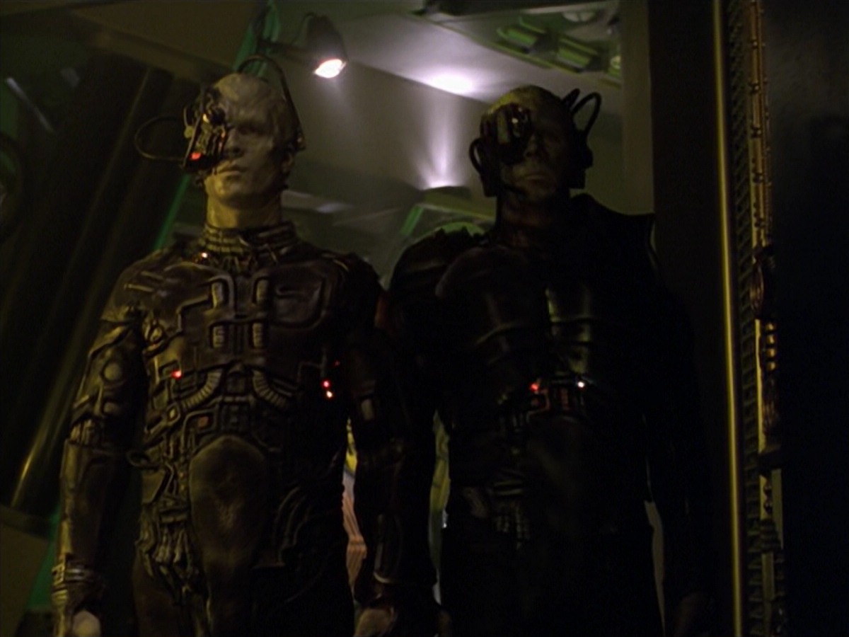 ariane179254_StarTrekVoyager_5x15_5x16_DarkFrontier_3410.jpg