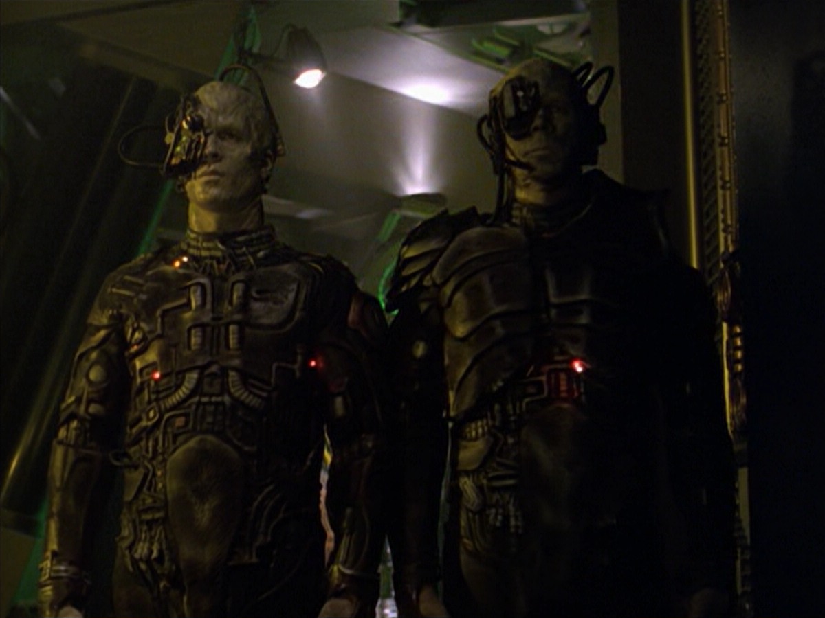 ariane179254_StarTrekVoyager_5x15_5x16_DarkFrontier_3411.jpg