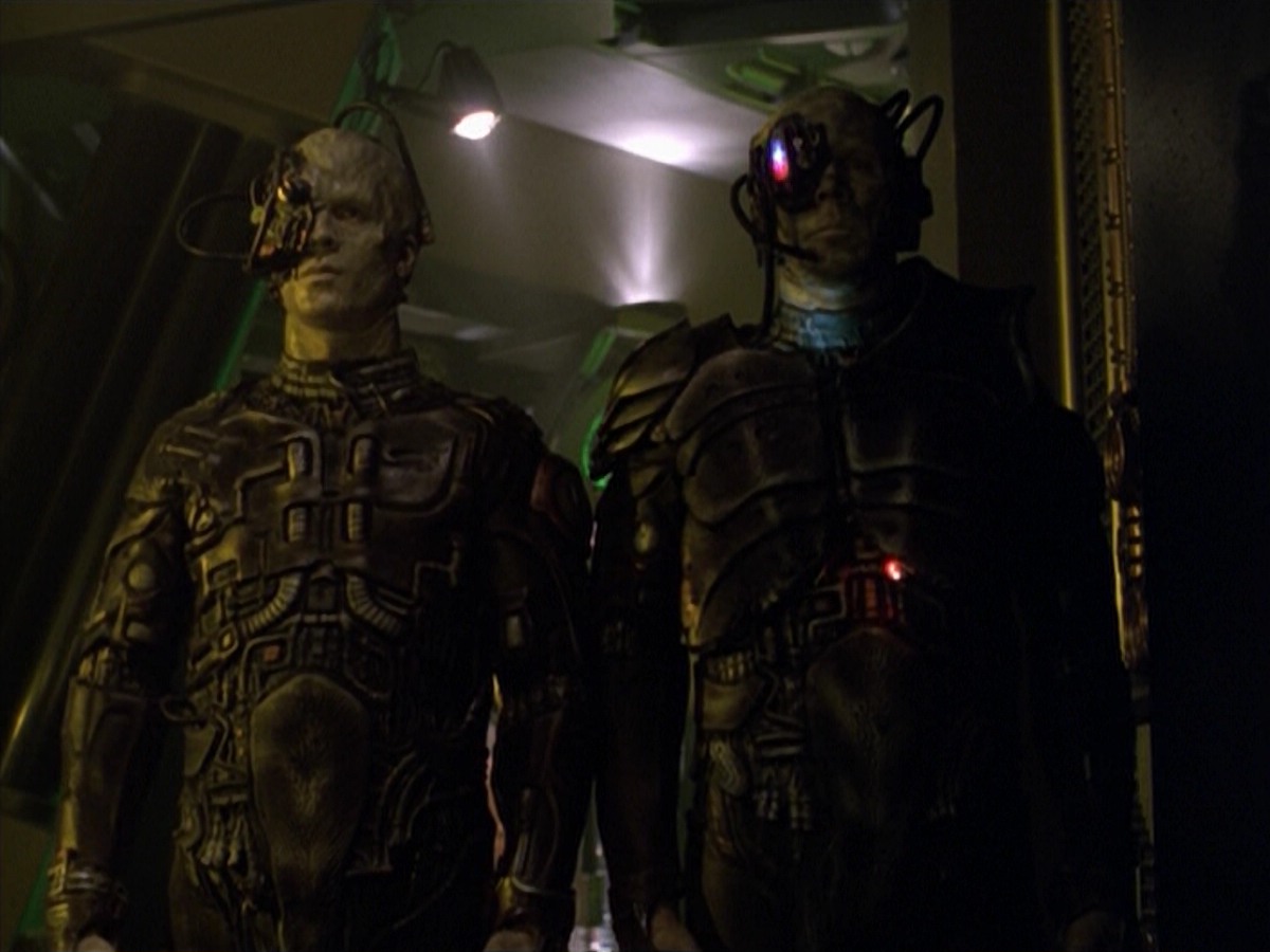 ariane179254_StarTrekVoyager_5x15_5x16_DarkFrontier_3412.jpg