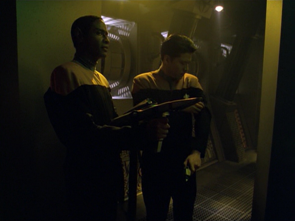 ariane179254_StarTrekVoyager_5x15_5x16_DarkFrontier_3413.jpg