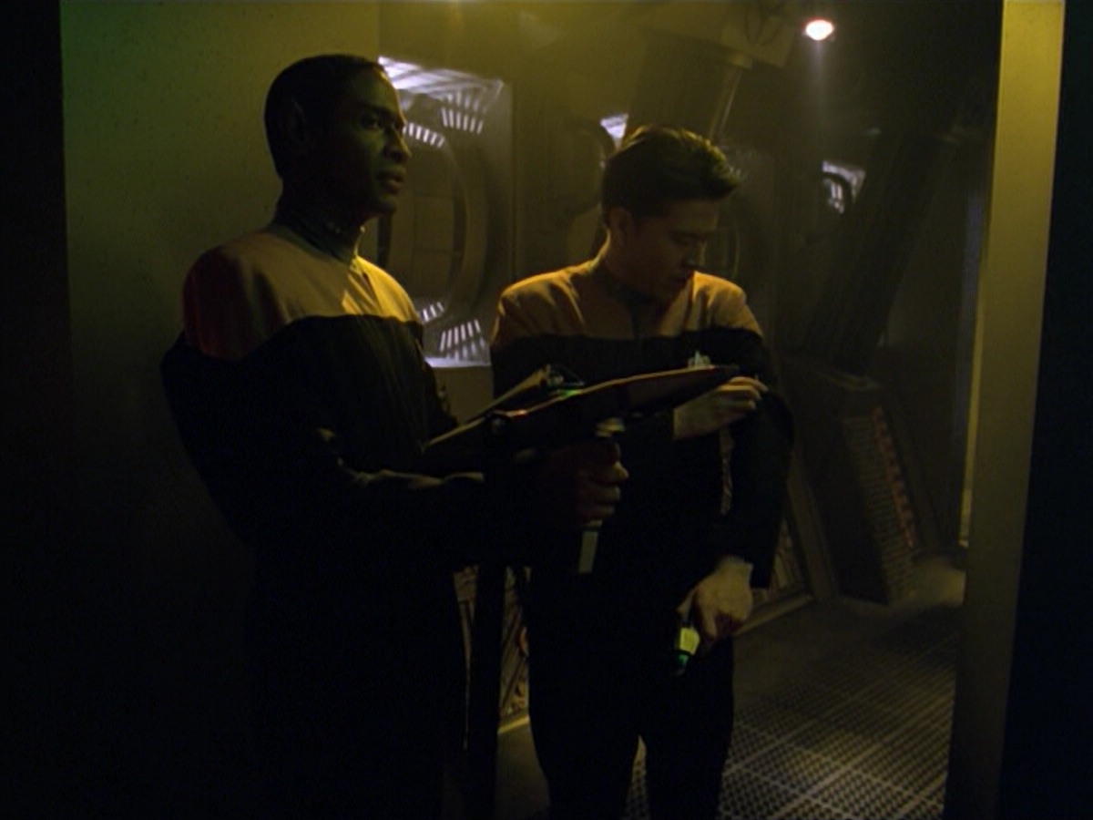 ariane179254_StarTrekVoyager_5x15_5x16_DarkFrontier_3414.jpg