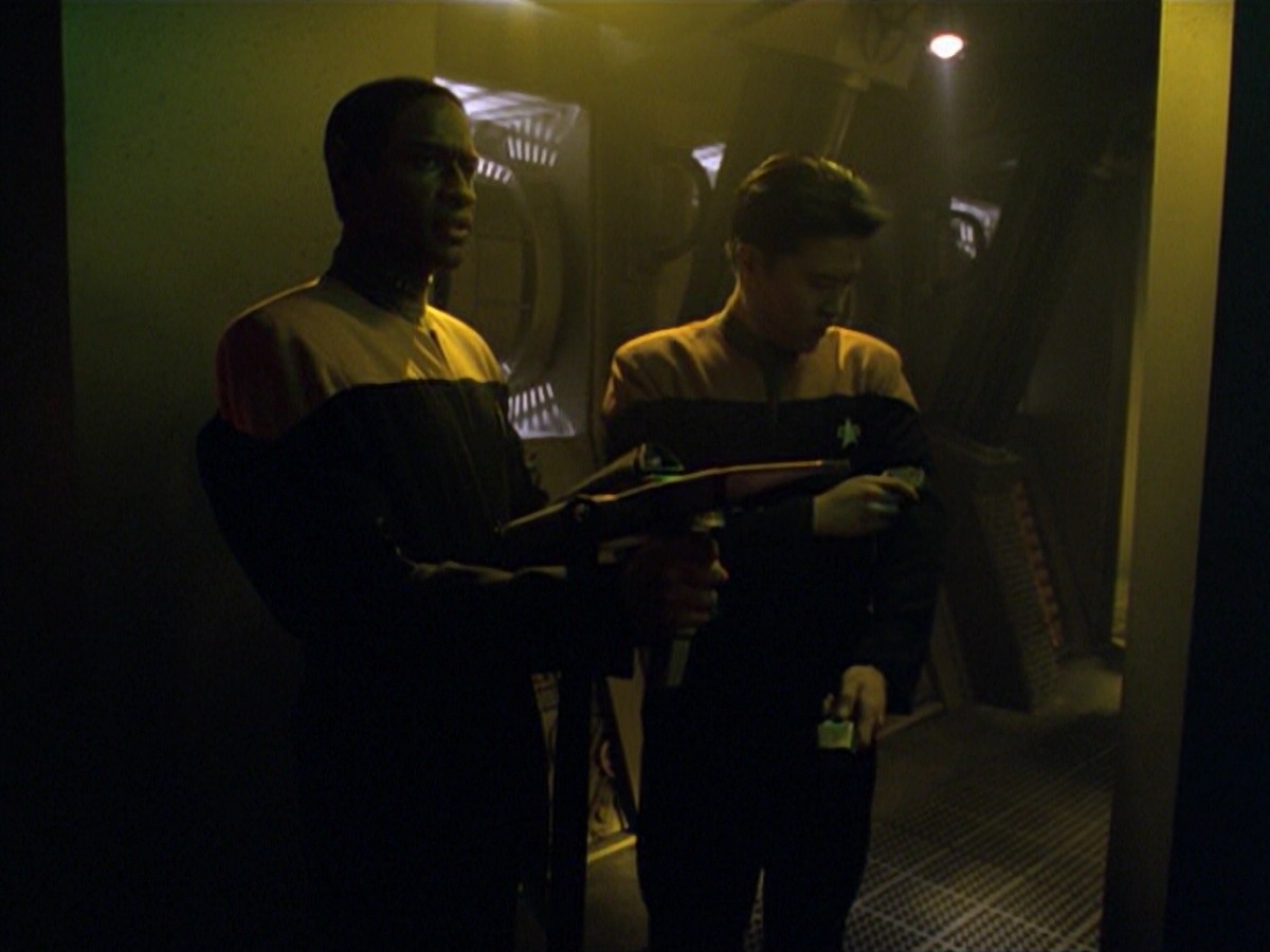 ariane179254_StarTrekVoyager_5x15_5x16_DarkFrontier_3417.jpg