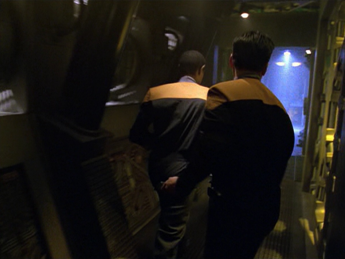 ariane179254_StarTrekVoyager_5x15_5x16_DarkFrontier_3422.jpg
