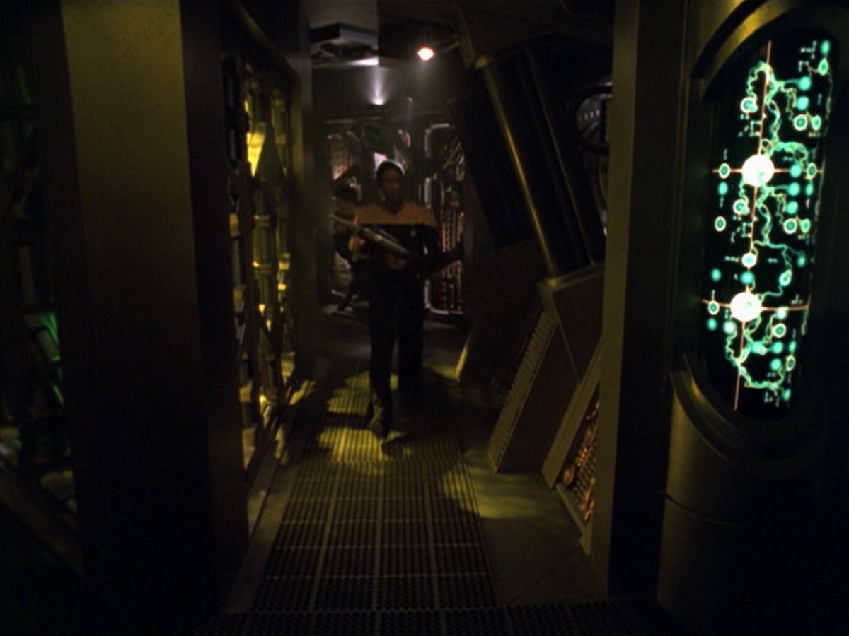 ariane179254_StarTrekVoyager_5x15_5x16_DarkFrontier_3426.jpg