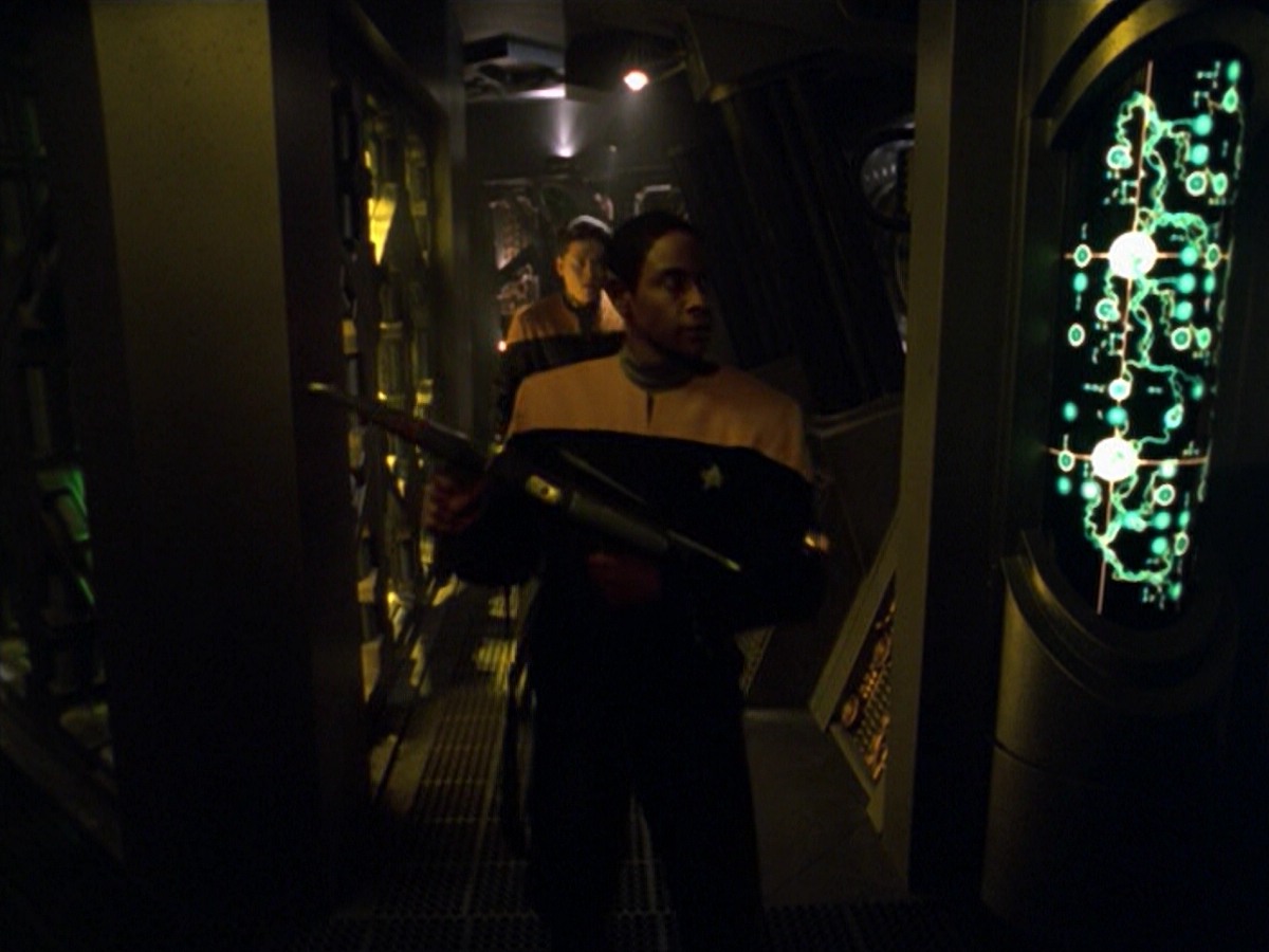ariane179254_StarTrekVoyager_5x15_5x16_DarkFrontier_3428.jpg