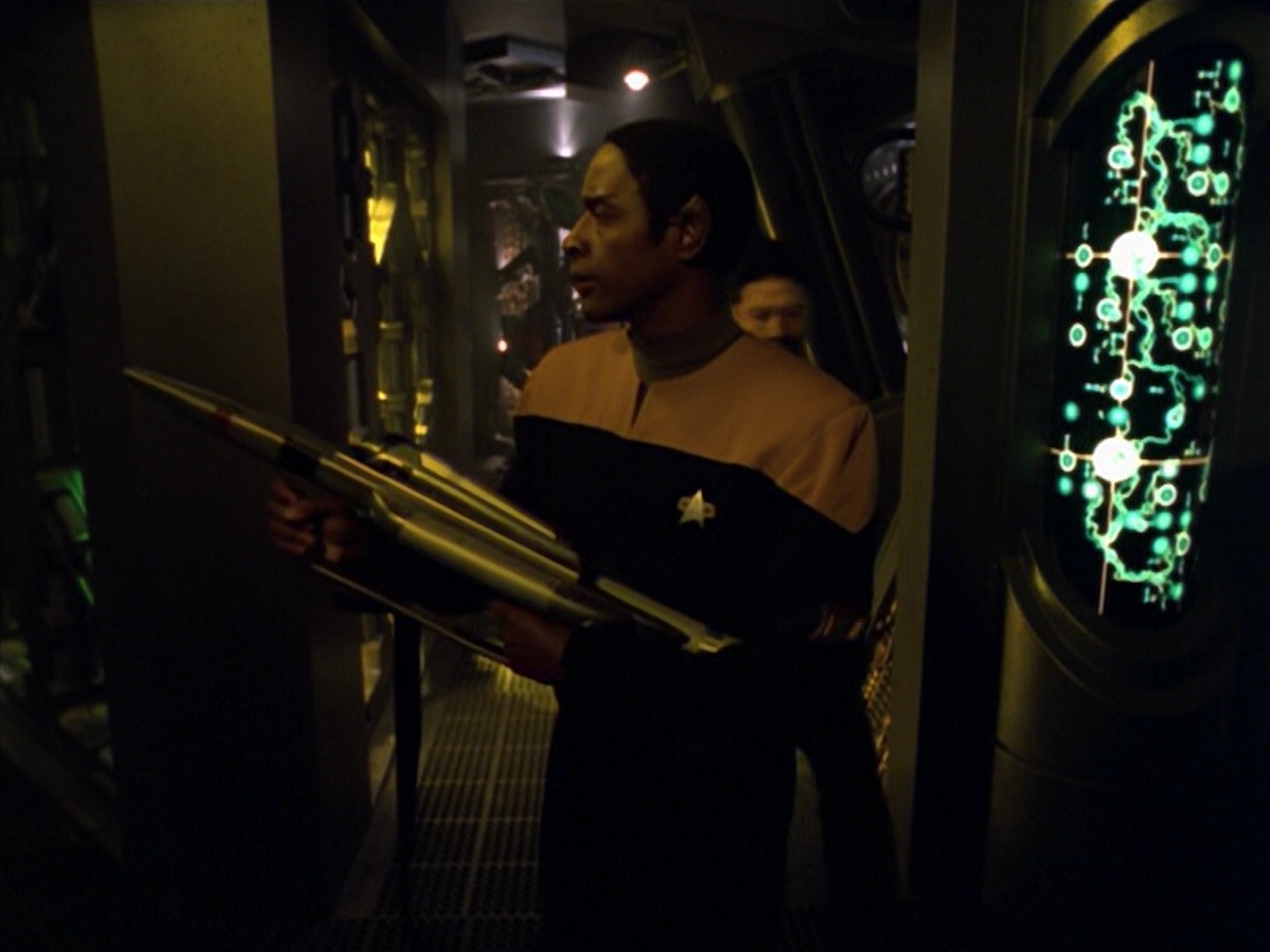 ariane179254_StarTrekVoyager_5x15_5x16_DarkFrontier_3429.jpg