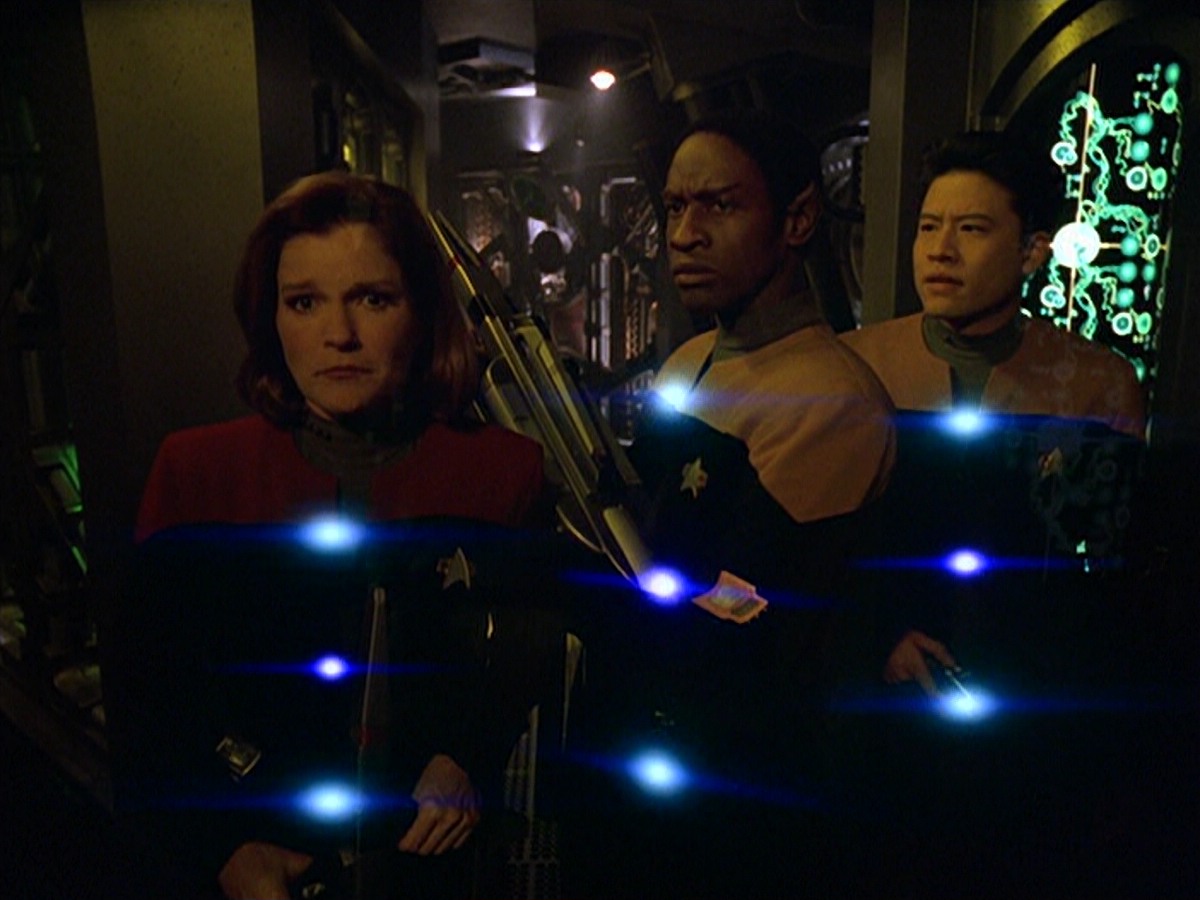 ariane179254_StarTrekVoyager_5x15_5x16_DarkFrontier_3441.jpg
