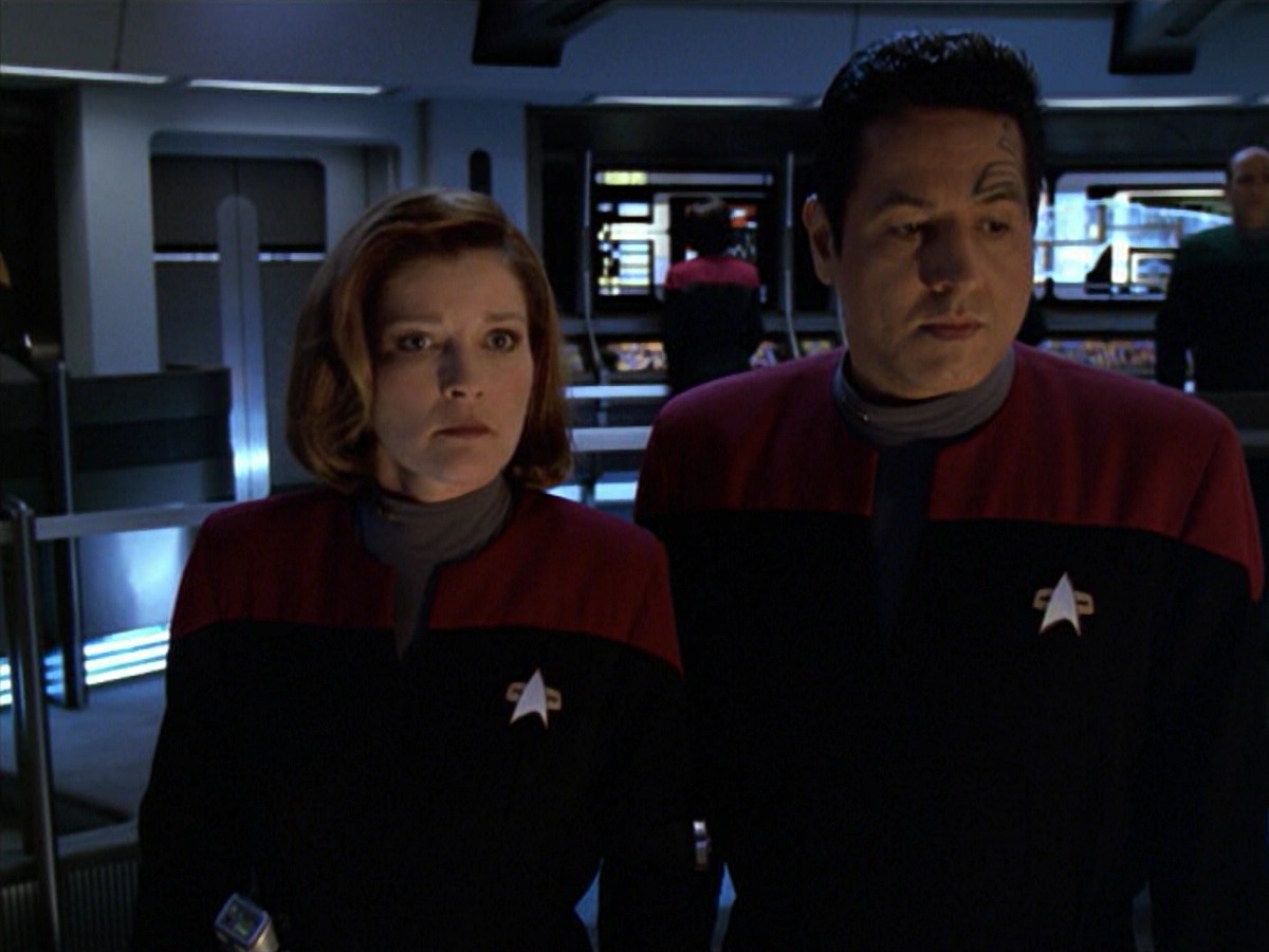 ariane179254_StarTrekVoyager_5x15_5x16_DarkFrontier_3478.jpg