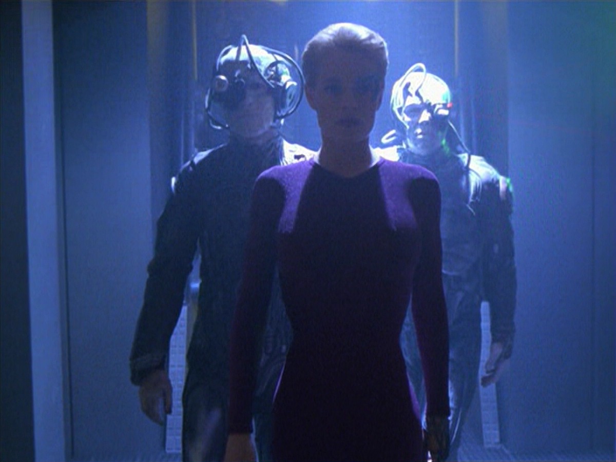 ariane179254_StarTrekVoyager_5x15_5x16_DarkFrontier_3488.jpg