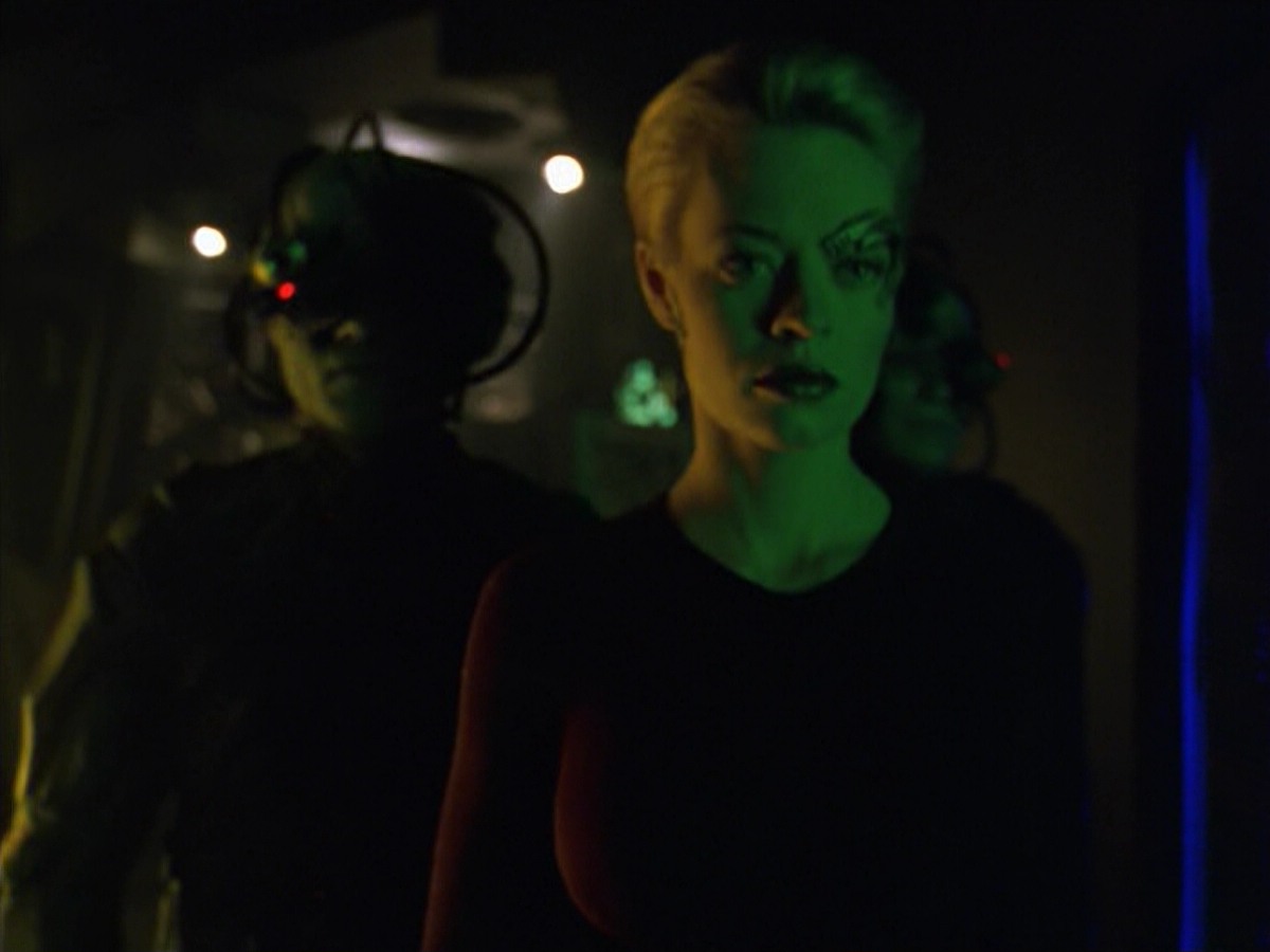 ariane179254_StarTrekVoyager_5x15_5x16_DarkFrontier_3503.jpg
