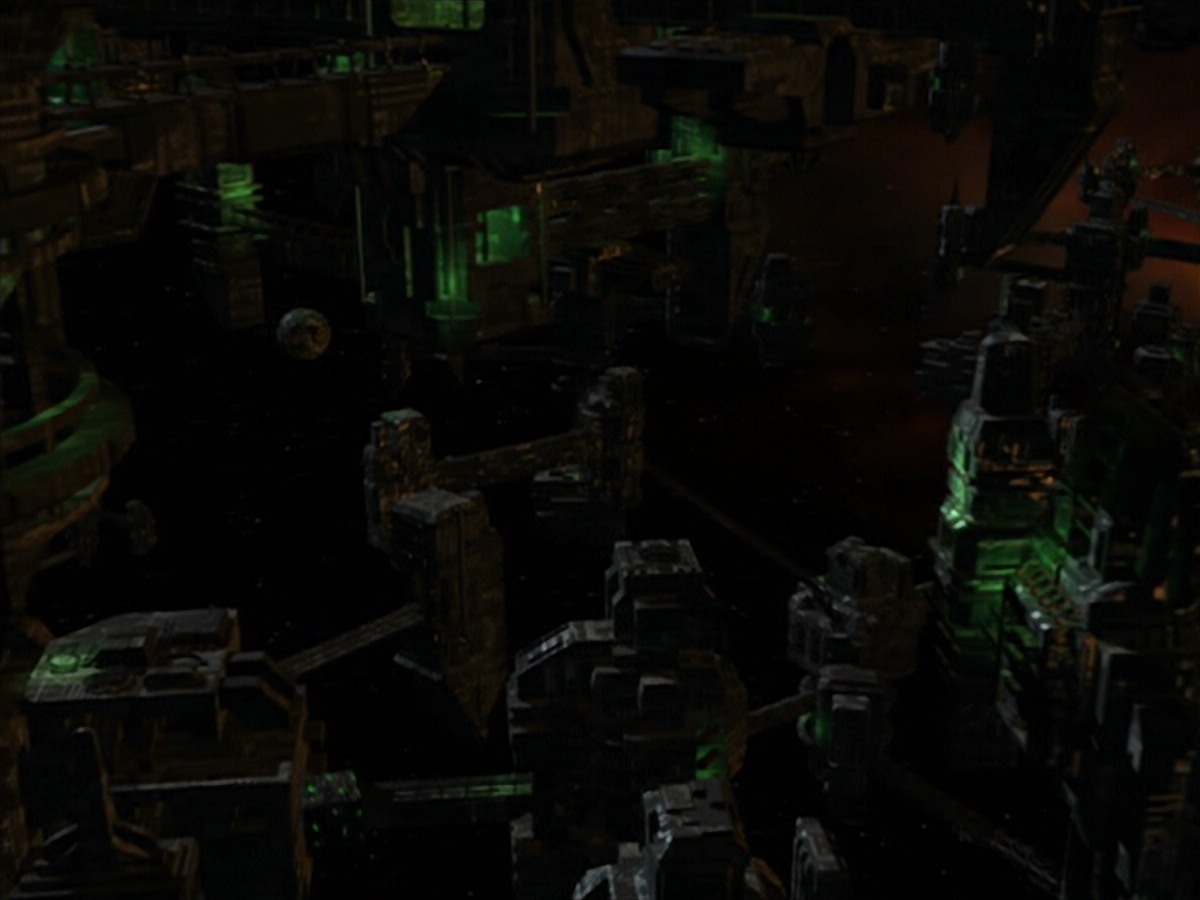 ariane179254_StarTrekVoyager_5x15_5x16_DarkFrontier_3516.jpg