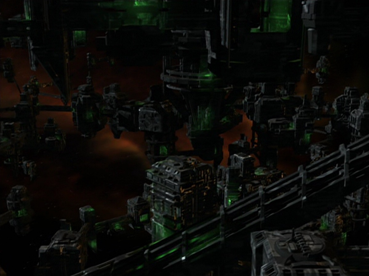 ariane179254_StarTrekVoyager_5x15_5x16_DarkFrontier_3526.jpg