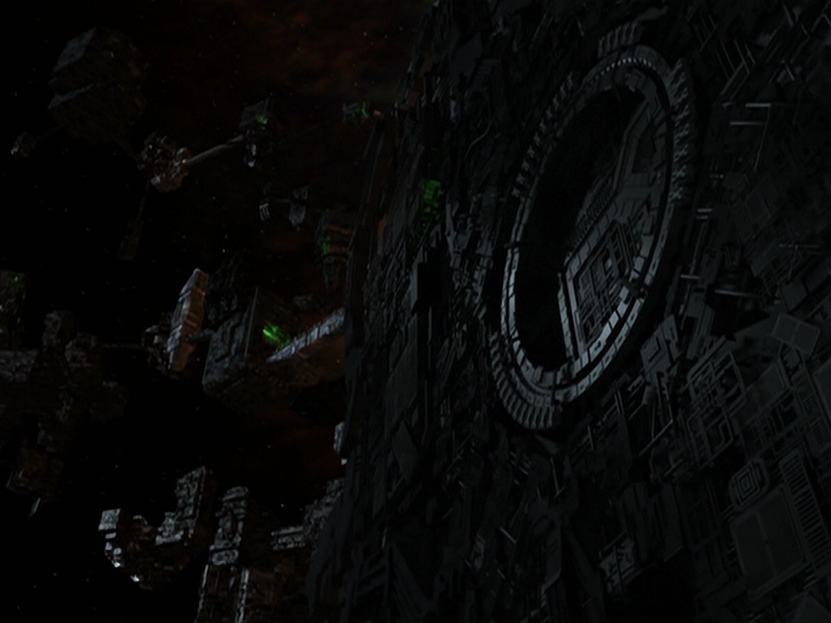 ariane179254_StarTrekVoyager_5x15_5x16_DarkFrontier_3527.jpg