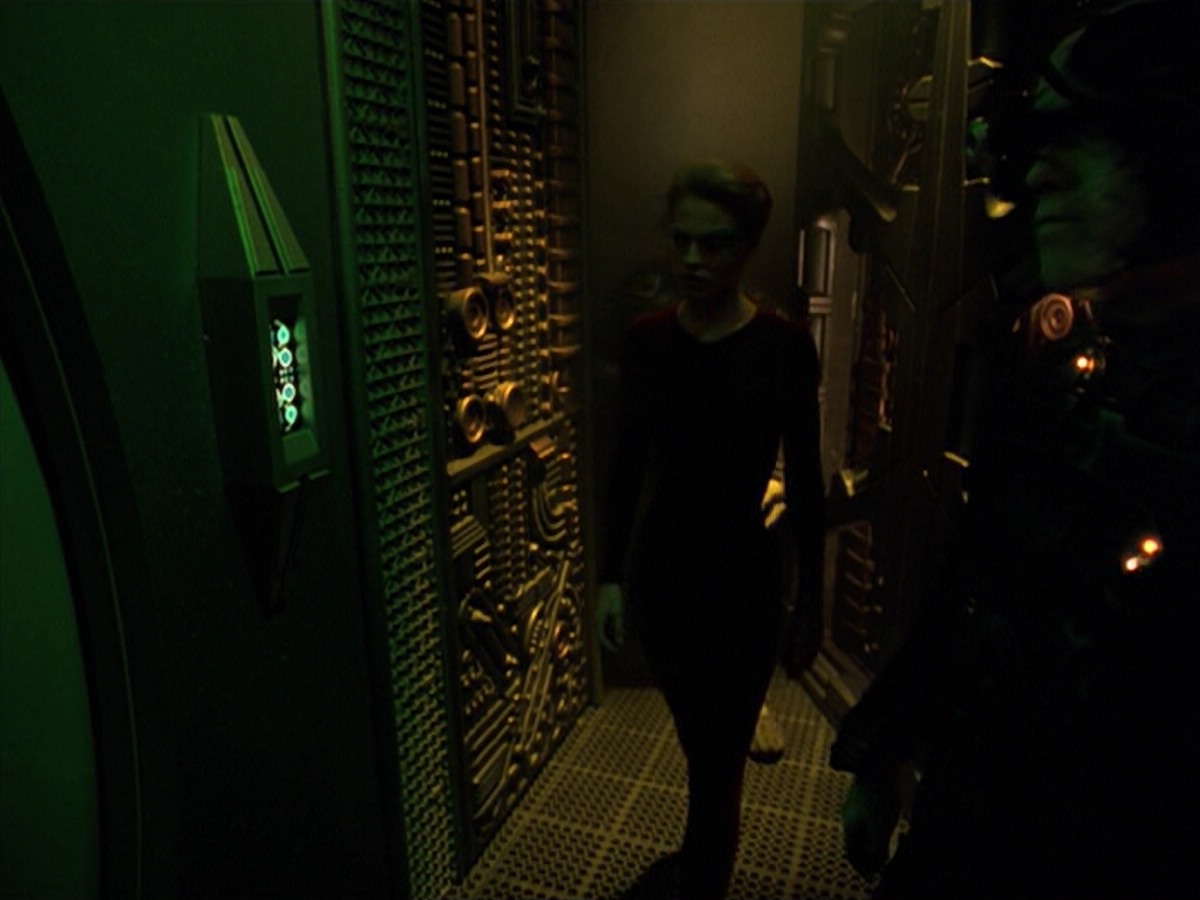 ariane179254_StarTrekVoyager_5x15_5x16_DarkFrontier_3542.jpg