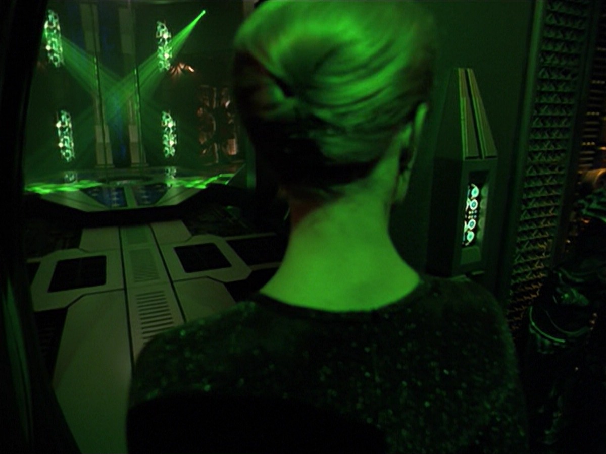 ariane179254_StarTrekVoyager_5x15_5x16_DarkFrontier_3550.jpg